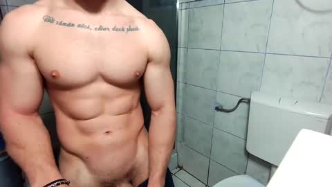 Snapshot of advp69 chatting on 03.11.25 Mrrfitt online show from 03.11.25