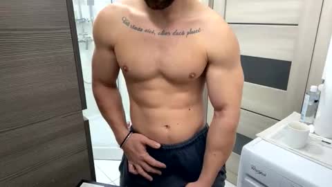 Snapshot of advp69 chatting on 10.03.25 Mrrfitt online show from 10.03.25