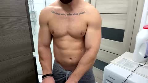 Snapshot of advp69 chatting on 10.08.25 Mrrfitt online show from 10.08.25