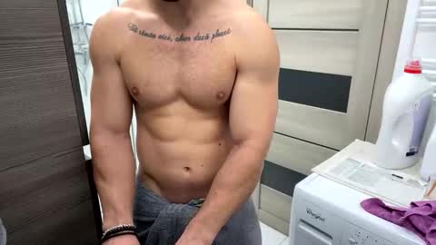 Snapshot of advp69 chatting on 10.10.25 Mrrfitt online show from 10.10.25