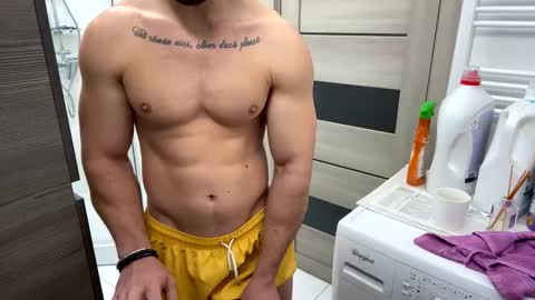 Snapshot of advp69 chatting on 10.11.25 Mrrfitt online show from 10.11.25