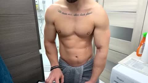 Snapshot of advp69 chatting on 10.27.25 Mrrfitt online show from 10.27.25