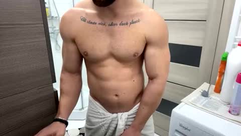 Snapshot of advp69 chatting on 10.29.25 Mrrfitt online show from 10.29.25