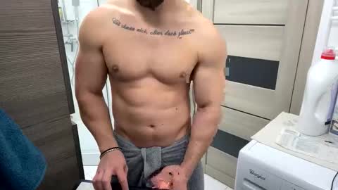 Snapshot of advp69 chatting on 11.21.25 Mrrfitt online show from 11.21.25