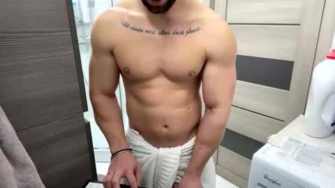 Snapshot of advp69 chatting on 12.05.25 Mrrfitt online show from 12.05.25