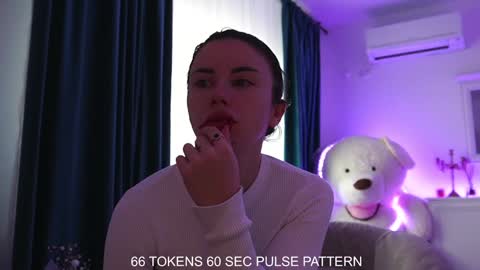 Snapshot of aelia_anara chatting on 01.10.25 Aelia online show from 01.10.25