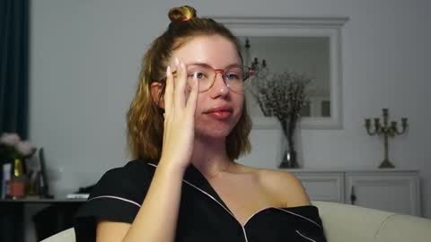 Snapshot of aelia_anara chatting on 09.12.25 Aelia online show from 09.12.25