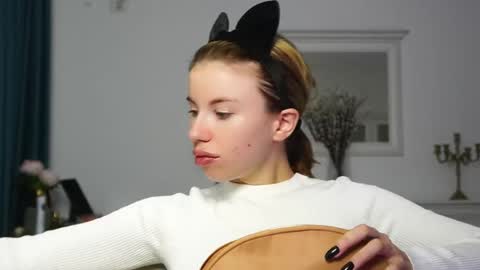 Snapshot of aelia_anara chatting on 09.29.25 Aelia online show from 09.29.25