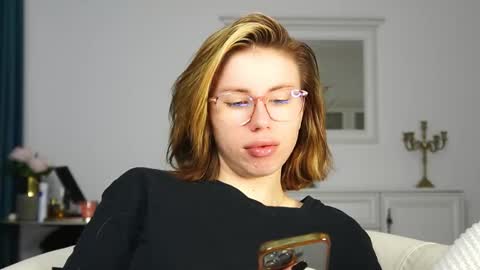 Snapshot of aelia_anara chatting on 10.01.25 Aelia online show from 10.01.25