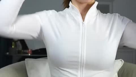 Snapshot of aelia_anara chatting on 10.07.25 Aelia online show from 10.07.25