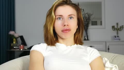 Snapshot of aelia_anara chatting on 10.10.25 Aelia online show from 10.10.25