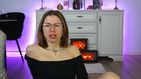 Snapshot of aelia_anara chatting on 10.16.25 Aelia online show from 10.16.25