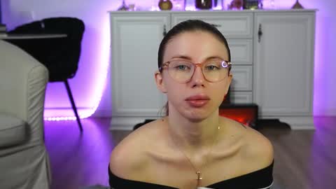 Snapshot of aelia_anara chatting on 10.17.25 Aelia online show from 10.17.25