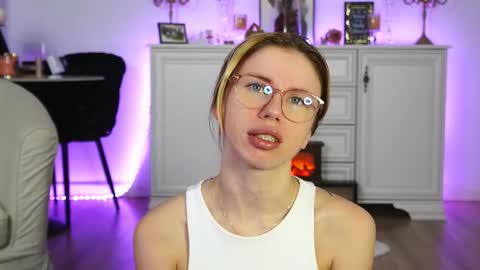 Snapshot of aelia_anara chatting on 10.28.25 Aelia online show from 10.28.25