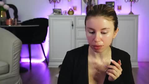 Snapshot of aelia_anara chatting on 11.01.25 Aelia online show from 11.01.25