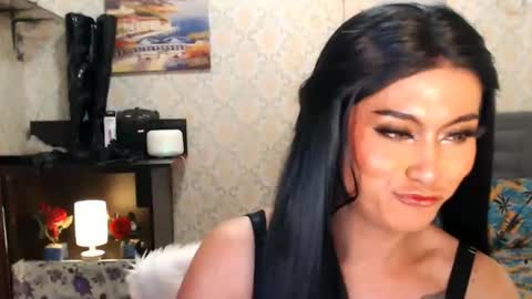 Snapshot of affairtoyourgoddesskhendra chatting on 12.14.24 Dominant Goddess Contessa online show from 12.14.24