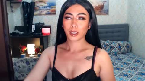 Snapshot of affairtoyourgoddesskhendra chatting on 12.30.24 Dominant Goddess Contessa online show from 12.30.24