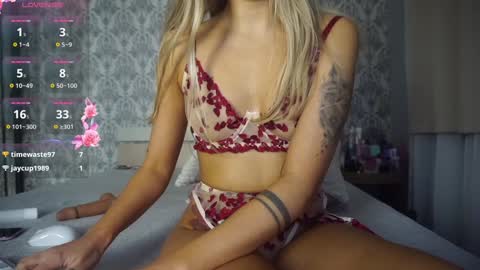 Snapshot of afiris_love chatting on 12.28.24 Afiris online show from 12.28.24