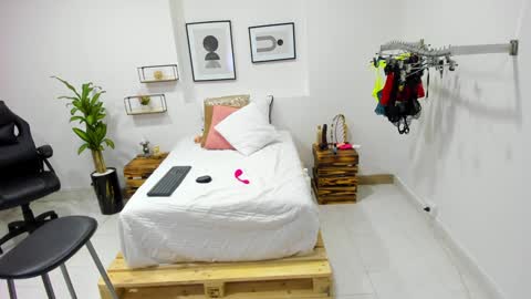 Snapshot of afrodita_martinez chatting on 12.15.24 Afrodita online show from 12.15.24