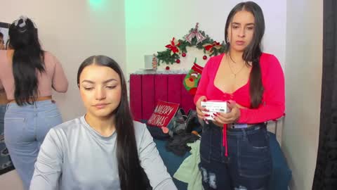 Snapshot of afroditaandsoffi chatting on 12.30.24 Afrodita Chery y Hermione online show from 12.30.24