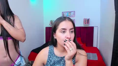 Snapshot of afroditaandsoffi chatting on 02.11.25 Afrodita Chery y Hermione online show from 02.11.25