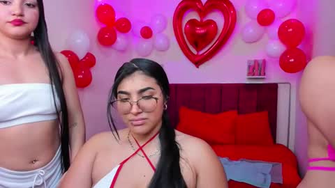 Snapshot of afroditaandsoffi chatting on 02.14.25 Afrodita Chery y Hermione online show from 02.14.25