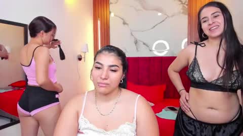 Snapshot of afroditaandsoffi chatting on 02.28.25 Afrodita Chery y Hermione online show from 02.28.25