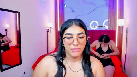 Snapshot of afroditaandsoffi chatting on 03.05.25 Afrodita Chery y Hermione online show from 03.05.25