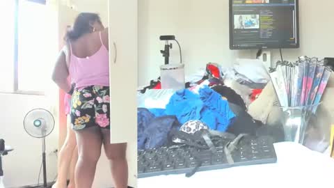 afroditacute16 online show from 12.15.24