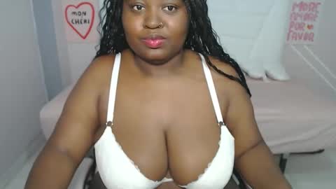 Snapshot of afroditaebano chatting on 05.20.26 afroditaebano online show from 05.20.26