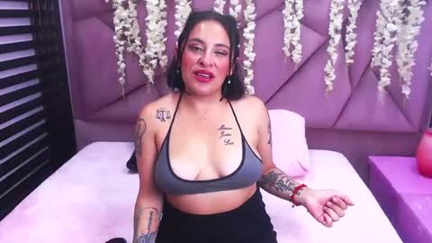 Snapshot of afroditaowen_ chatting on 10.24.25 afroditaowen_ online show from 10.24.25