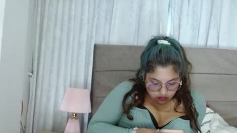 Afrodita Booms online show from 10.21.25