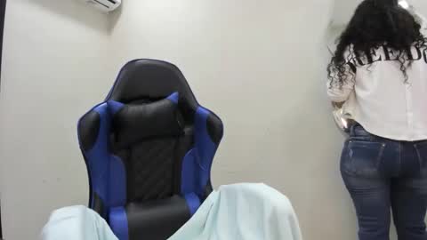 A G A T A  online show from 02.05.26