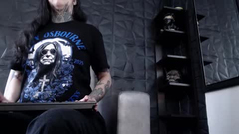 Snapshot of agata_darkness chatting on 10.25.25 Miss Agata online show from 10.25.25