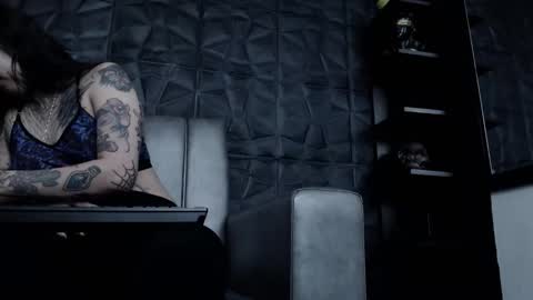 Snapshot of agata_darkness chatting on 11.21.25 Miss Agata online show from 11.21.25