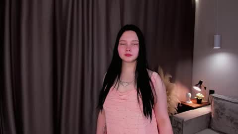 Snapshot of agatabell_ chatting on 12.17.25 Rose online show from 12.17.25