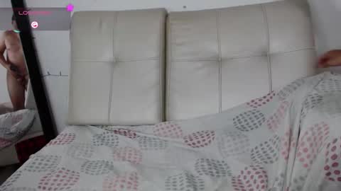 independent model online show from 01.16.25