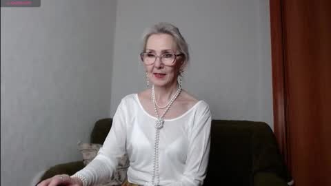 Snapshot of agatha_moore_ chatting on 12.17.25 Agatha online show from 12.17.25