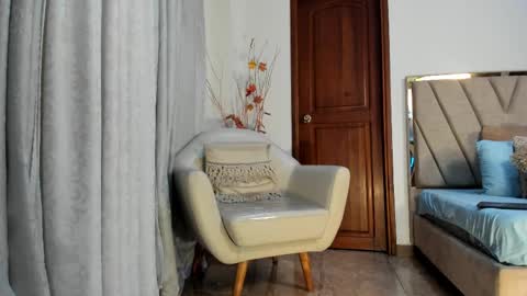 Agathaa white online show from 09.18.25