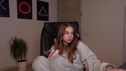 Snapshot of agelina_summer chatting on 02.20.25 Agelina Lilly Laura online show from 02.20.25