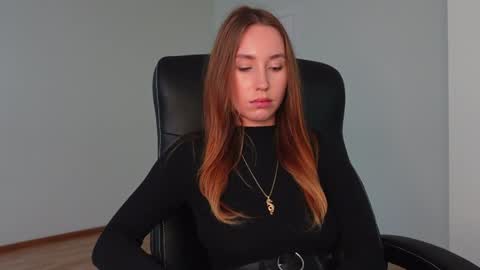 Snapshot of agelina_summer chatting on 10.21.25 Agelina Lilly Laura online show from 10.21.25