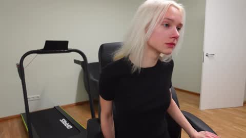 Snapshot of agelina_summer chatting on 11.24.25 Agelina Lilly Laura online show from 11.24.25