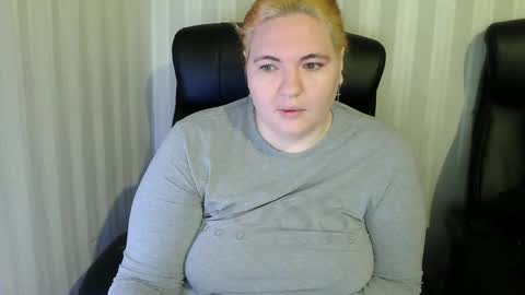 Snapshot of aglaya_fame chatting on 12.19.25 Aglaya Fame online show from 12.19.25