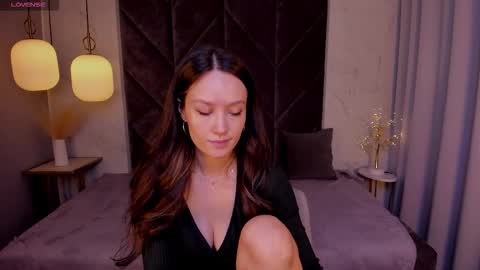 Snapshot of agnes_sky chatting on 10.29.25 Agnes online show from 10.29.25