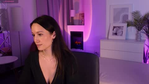 Snapshot of agnes_sky chatting on 11.30.25 Agnes online show from 11.30.25