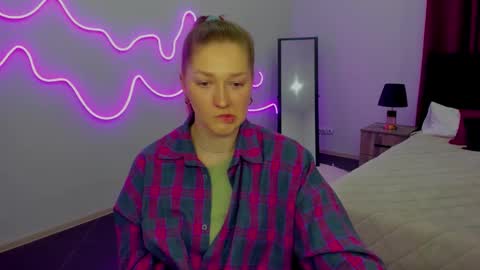 Snapshot of agnesarden chatting on 03.10.25 AgnesArden online show from 03.10.25