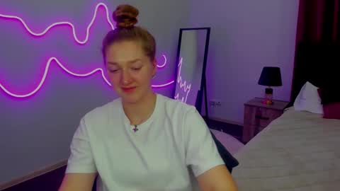 Snapshot of agnesarden chatting on 03.11.25 AgnesArden online show from 03.11.25