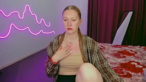 Snapshot of agnesarden chatting on 10.13.25 AgnesArden online show from 10.13.25