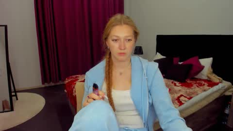 Snapshot of agnesarden chatting on 10.18.25 AgnesArden online show from 10.18.25