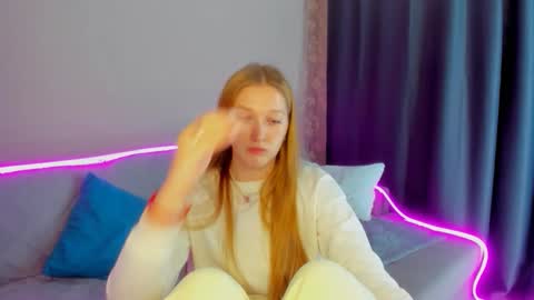 Snapshot of agnesarden chatting on 10.24.25 AgnesArden online show from 10.24.25